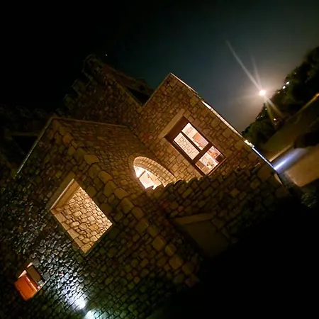 Mani Tower * Καμάρες