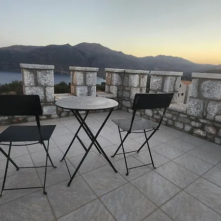 Mani Tower Καμάρες